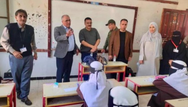 طلاب اليمن يؤدون اختبارات الثانوية العامة في أجواء حارة