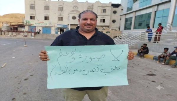 إعنقال ناشط على خلفية الدعوات للتظاهر امام قصر معاشيق إعنقال ناشط على خلفية الدعوات للتظاهر امام قصر معاشيق