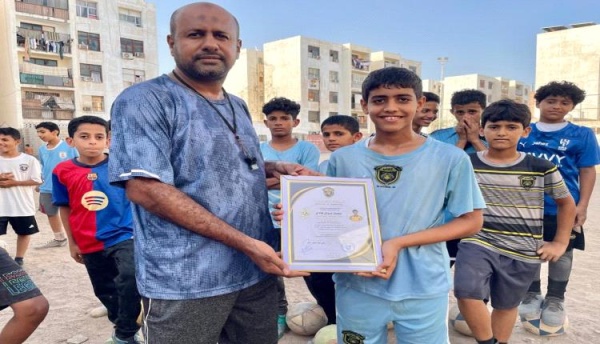 إدارة نادي الاتحاد تكرم عددا من لاعبيها تقديرا لمسؤوليتهم و انضباطهم إدارة نادي الاتحاد تكرم عددا من لاعبيها تقديرا لمسؤوليتهم و انضباطهم