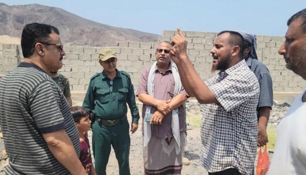 الداؤودي يؤكد على معالجة مشكلة ضعف وانقطاعات المياه بمنطقة فقم في مديرية البريقة الداؤودي يؤكد على معالجة مشكلة ضعف وانقطاعات المياه بمنطقة فقم في مديرية البريقة