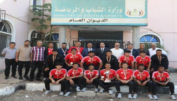 الوزير البكري ي كر م بعثة منتخب كرة اليد لتحقيقه برونزية البطولة الدولية ببنجلاديش الوزير البكري ي كر م بعثة منتخب كرة اليد لتحقيقه برونزية البطولة الدولية ببنجلاديش