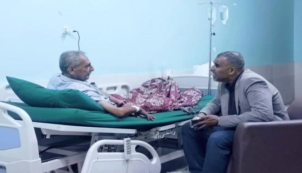 بتكليف من وزير الدولة محافظ عدن الوكيل مبجر يزور الصحفي نجيب صديق بتكليف من وزير الدولة محافظ عدن الوكيل مبجر يزور الصحفي نجيب صديق