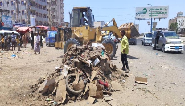 حملة تستهدف ازالة الاكشاك والبسطات العشوائية المتواجدة بجانب الطريق العام بتبن حملة تستهدف ازالة الاكشاك والبسطات العشوائية المتواجدة بجانب الطريق العام بتبن
