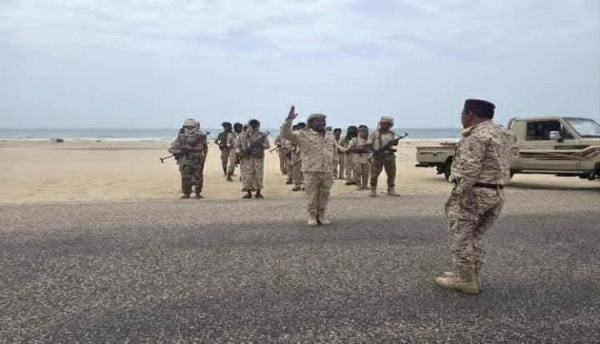 شبوة إجبار لجنة صرف الرواتب يدا بيد على مغادرة مقر اللواء الثاني مشاة بحري