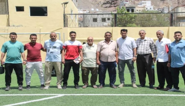 إتمام مراسم التسليم والاستلام بين الإدارة الجديدة والسابقة لنادي الروضة بعدن إتمام مراسم التسليم والاستلام بين الإدارة الجديدة والسابقة لنادي الروضة بعدن