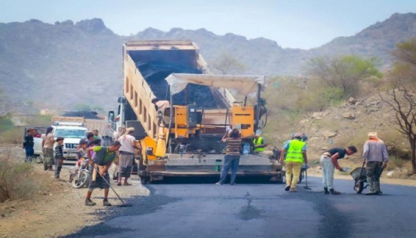 بدء أعمال سفلتة المرحلة الأولى من طريق الحصين الشعيب في الضالع بدء أعمال سفلتة المرحلة الأولى من طريق الحصين الشعيب في الضالع