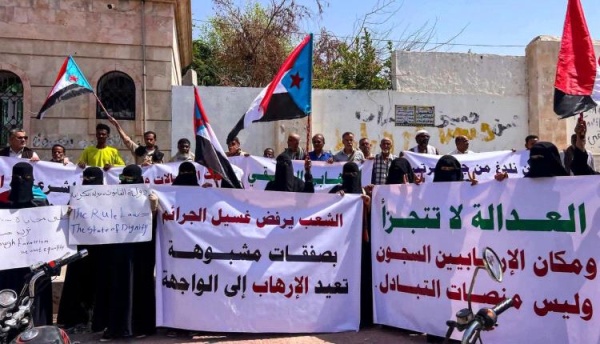 في المكلا رفض مطلق لإدراج مدانين بالإرهاب ضمن صفقة تبادل الأسرى صور في المكلا رفض مطلق لإدراج مدانين بالإرهاب ضمن صفقة تبادل الأسرى صور