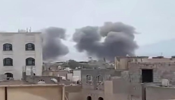 اليمن على صفيح ساخن استهداف مطار صنعاء يشعل التصعيد والحكومة ترفع الجاهزية والحوثيون يتوعدون بالرد اليمن على صفيح ساخن استهداف مطار صنعاء يشعل التصعيد والحكومة ترفع الجاهزية والحوثيون يتوعدون بالرد