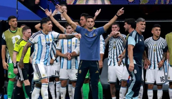 6 ملايين دولار تفتح ملف الاتحاد الأرجنتيني الأسود قبل مواجهة إنجلترا 6 ملايين دولار تفتح ملف الاتحاد الأرجنتيني الأسود قبل مواجهة إنجلترا