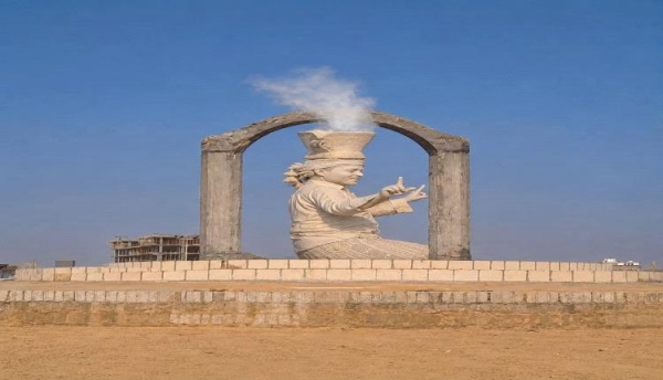 مجسم باطليلة يثير جدلا في المكلا مجسم باطليلة يثير جدلا في المكلا