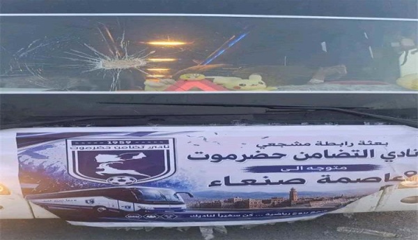 اعتداء على حافلة رابطة تضامن حضرموت في أبين وإصابة السائق ورئيس الرابطة اعتداء على حافلة رابطة تضامن حضرموت في أبين وإصابة السائق ورئيس الرابطة