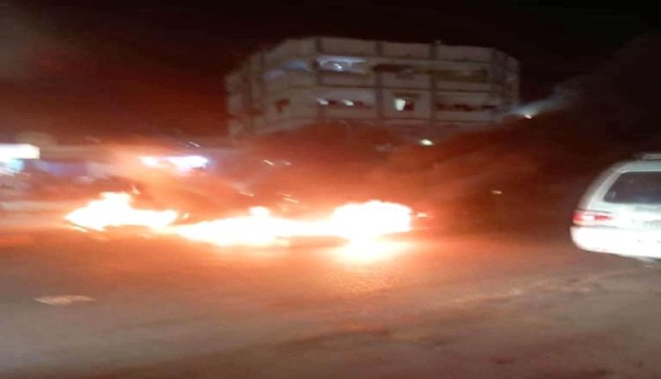 احتجاجات في المكلا احتجاجا على انقطاع الكهرباء وتردي الخدمات