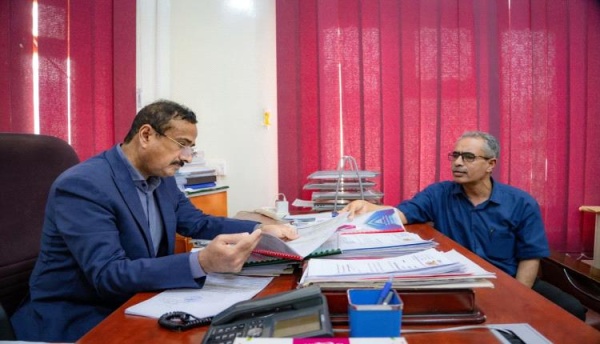 المحافظ بن الوزير يط لع على تقارير الإنجاز وخطة الأولويات التنموية لمديرية عتق المحافظ بن الوزير يط لع على تقارير الإنجاز وخطة الأولويات التنموية لمديرية عتق