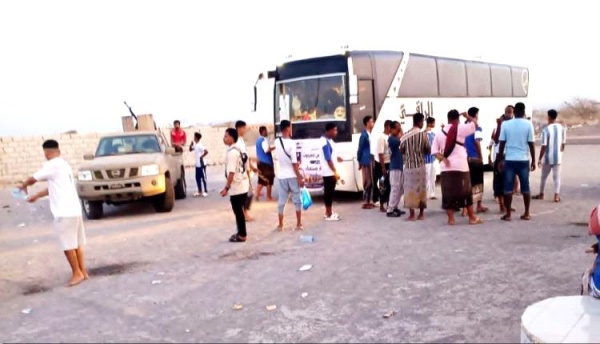 جريمة مروعة على طريق عدن أبين عصابة تختطف أبناء حضرموت وتبتر أذن أحدهم جريمة مروعة على طريق عدن أبين عصابة تختطف أبناء حضرموت وتبتر أذن أحدهم