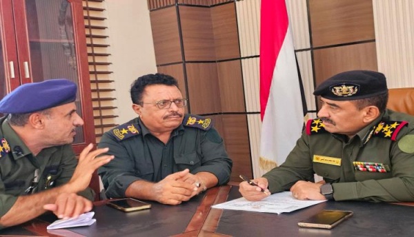 مدير عام شرطة شبوة يناقش الأوضاع الأمنية والخدمية بميفعة ويشدد على رفع مستوى الجاهزية الأمنية مدير عام شرطة شبوة يناقش الأوضاع الأمنية والخدمية بميفعة ويشدد على رفع مستوى الجاهزية الأمنية