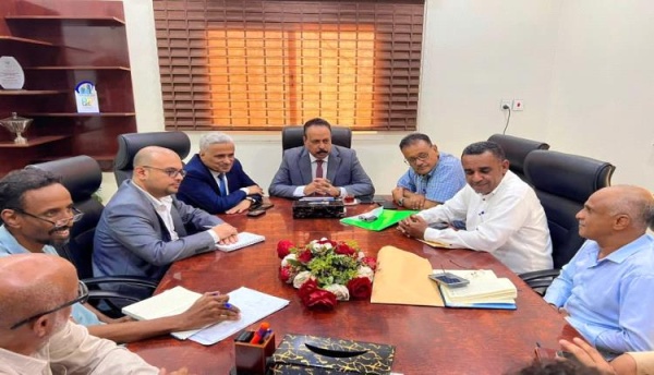 وزير الأشغال يترأس اجتماعا لقيادات صندوق صيانة الطرق في عدن
