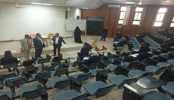 رئيس هيئة التفتيش القضائي يتفقد سير الامتحانات التحريرية لطلبة المعهد العالي للقضاء رئيس هيئة التفتيش القضائي يتفقد سير الامتحانات التحريرية لطلبة المعهد العالي للقضاء