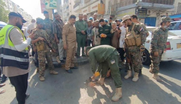أمن عدن يتلف أسلحة ضبطت في وقائع إطلاق نار مخالف للنظام