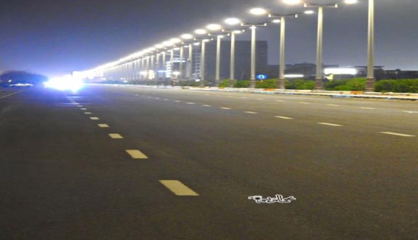 شاب عدني بظهر جمال شوارع عدن شاب عدني بظهر جمال شوارع عدن