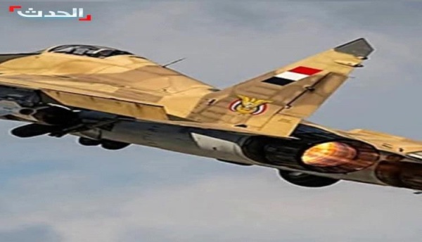 عاجل الطيران الحربي يشن 3 غارات على مواقع للمليشيا في الحديدة ولحج عاجل الطيران الحربي يشن 3 غارات على مواقع للمليشيا في الحديدة ولحج
