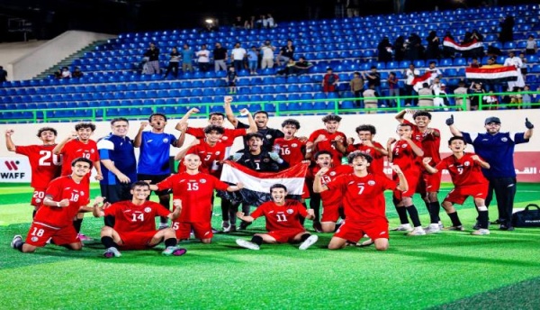 العيسي يهنئ بعثة منتخب الناشئين بالتأهل إلى نهائي بطولة غرب آسيا العيسي يهنئ بعثة منتخب الناشئين بالتأهل إلى نهائي بطولة غرب آسيا