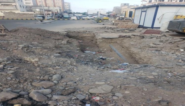 استياء واسع في القطيع بعدن جراء الإغلاق المتكرر للطريق الرئيسي استياء واسع في القطيع بعدن جراء الإغلاق المتكرر للطريق الرئيسي