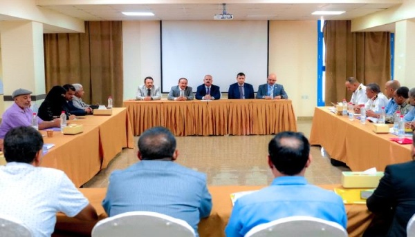 وزير النقل يشدد على رفع جاهزية الموانئ وتعزيز الأمن البحري في البحر الأحمر وزير النقل يشدد على رفع جاهزية الموانئ وتعزيز الأمن البحري في البحر الأحمر