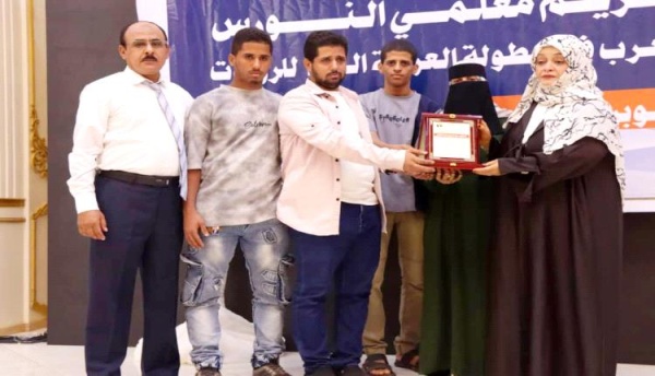 لجنة رياضة المرأة ت كرم أسرة الشهيد الدكتور عبدالرحمن الشاعر