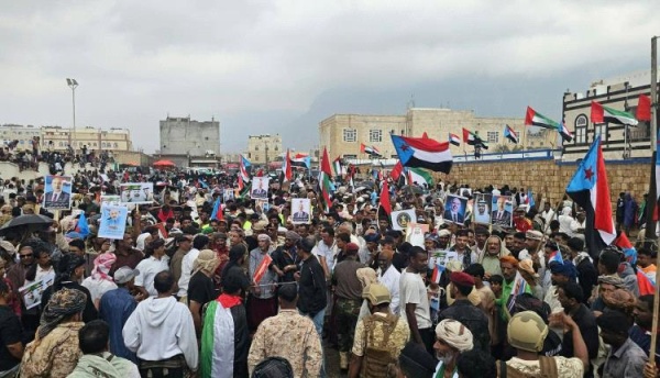 تقرير مصور حشود جماهيرية في سقطرى تؤكد التمسك بقضية الجنوب وتطالب بحق تقرير المصير تقرير مصور حشود جماهيرية في سقطرى تؤكد التمسك بقضية الجنوب وتطالب بحق تقرير المصير