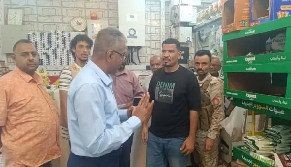 مدير عام مديرية المعلا يتوعد باعة المواد الغذائية منتهية الصلاحية مدير عام مديرية المعلا يتوعد باعة المواد الغذائية منتهية الصلاحية