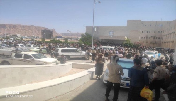 عاجل أكثر من ألف مواطن يتوافدون إلى مستشفى شبوة عاجل أكثر من ألف مواطن يتوافدون إلى مستشفى شبوة