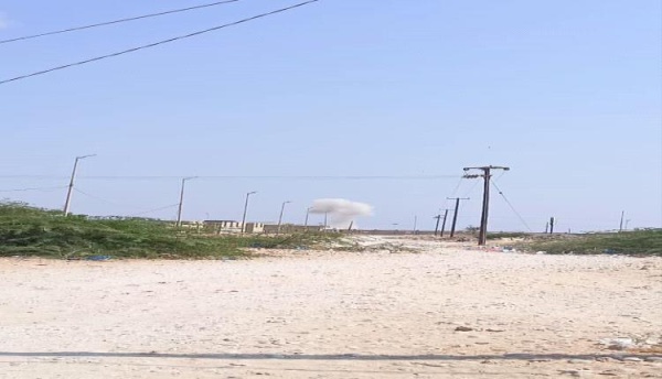 تصعيد خطير هجمات صاروخية حوثية تستهدف مطارات وموانئ في حضرموت وعدن تصعيد خطير هجمات صاروخية حوثية تستهدف مطارات وموانئ في حضرموت وعدن