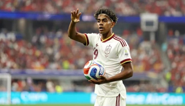 يامال ثانيا ورونالدو الـ33 ماركا تعلن ترتيبها لأفضل 100 لاعب في العالم يامال ثانيا ورونالدو الـ33 ماركا تعلن ترتيبها لأفضل 100 لاعب في العالم