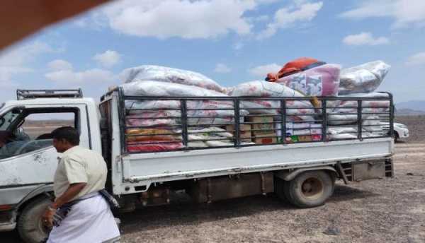 تسيير قافلة إغاثية غذائية وإيوائية للنازحين في وادي شعبو بمديرية المضاربة