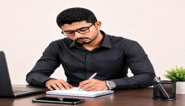 سنوات من العطاء خلف التعاقد متى تنتهي معاناة العاملين دون توظيف سنوات من العطاء خلف التعاقد متى تنتهي معاناة العاملين دون توظيف