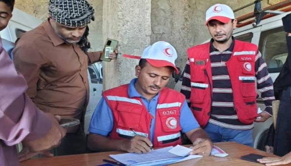 االهلال الأحمر بتعز يوزع الدفعة الثانية من المساعدات للنازحين في المظفر االهلال الأحمر بتعز يوزع الدفعة الثانية من المساعدات للنازحين في المظفر