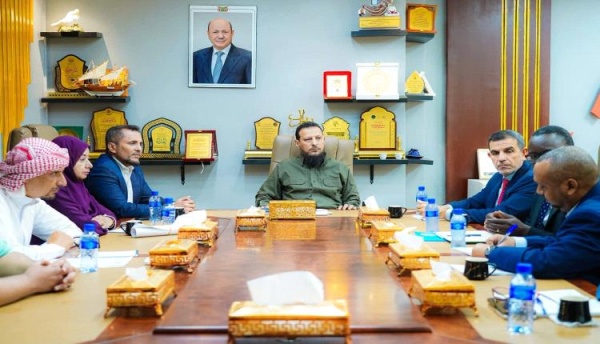 محافظ عدن يضع اليونيسف أمام أولويات المدينة المياه والتعليم على طاولة الدعم الدولي محافظ عدن يضع اليونيسف أمام أولويات المدينة المياه والتعليم على طاولة الدعم الدولي
