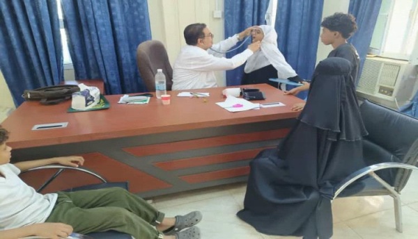 العيادة الطبية المجانية تواصل معاينة الحالات المرضية في مركز التعليم المستمر بجامعة لحج العيادة الطبية المجانية تواصل معاينة الحالات المرضية في مركز التعليم المستمر بجامعة لحج