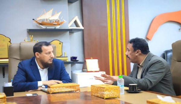 المحافظ شيخ يناقش مع وكيل أول هيئة الأراضي أوضاع أراضي وعقارات الدولة في العاصمة عدن