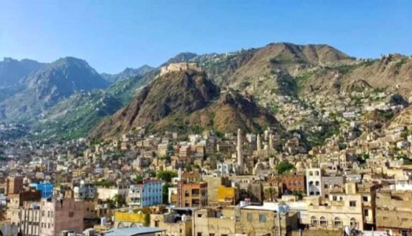 اشتباكات عنيفة في قرى غيل بني عمر وسقوط شهيدين جراء قصف حوثي