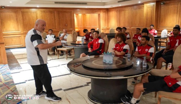محاضرة نظرية للاعبي المنتخب الوطني تحضيرا للمواجهة الودية أمام الكويت