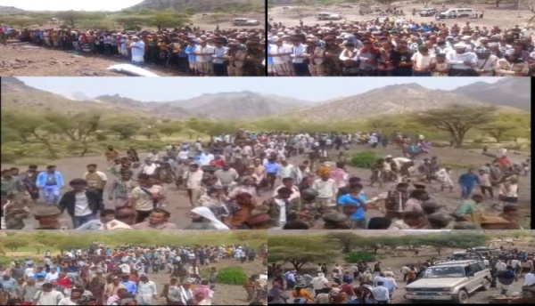 بموكب جنائزي مهيب أبناء الأزارق يشيعون المغدور به خطاب البتول إلى مسقط رأسه بموكب جنائزي مهيب أبناء الأزارق يشيعون المغدور به خطاب البتول إلى مسقط رأسه