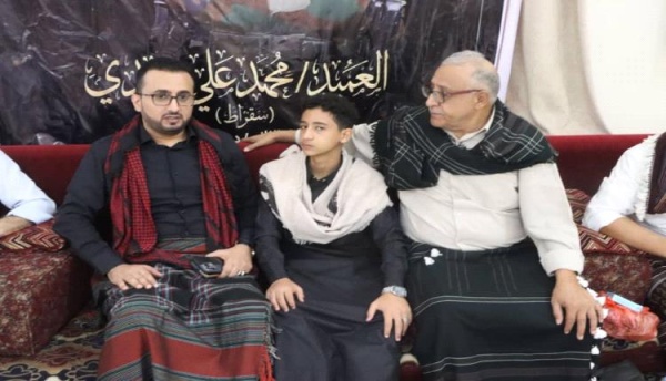 الوزير العولقي يقدم واجب العزاء في وفاة العميد سقراط الوزير العولقي يقدم واجب العزاء في وفاة العميد سقراط