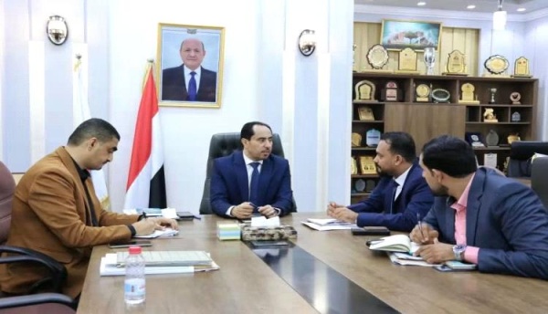 وزير الشباب والرياضة يلتقي مدير عام مكتب الوزارة بساحل حضرموت وزير الشباب والرياضة يلتقي مدير عام مكتب الوزارة بساحل حضرموت