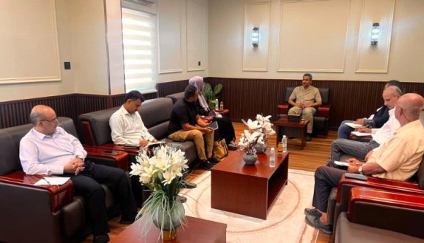 محافظ لحج يناقش مع بعثة الصليب الأحمر التدخلات الإنسانية العاجلة ويطالب بدعم مناطق التماس وجبهات القتال محافظ لحج يناقش مع بعثة الصليب الأحمر التدخلات الإنسانية العاجلة ويطالب بدعم مناطق التماس وجبهات القتال