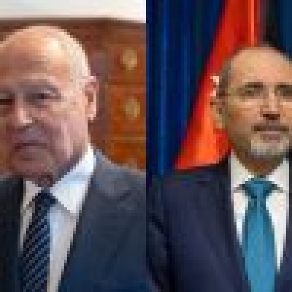 عبر اتصال هاتفي بينهما وزير الخارجية الأردني وأمين جامعة الدول العربية يبحثان جهود إنهاء التصعيد بالمنطقة عبر اتصال هاتفي بينهما وزير الخارجية الأردني وأمين جامعة الدول العربية يبحثان جهود إنهاء التصعيد بالمنطقة