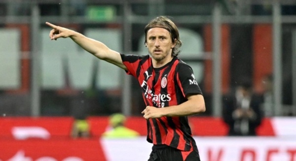 رسمي ا ميلان يعلن تمديد عقد نجمه لوكا مودريتش رسمي ا ميلان يعلن تمديد عقد نجمه لوكا مودريتش