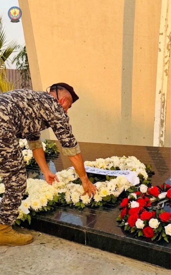 ممثل المدير العام لأمن الدولة يضع إكليل ا من الزهر على نصب شهداء مرفأ بيروت