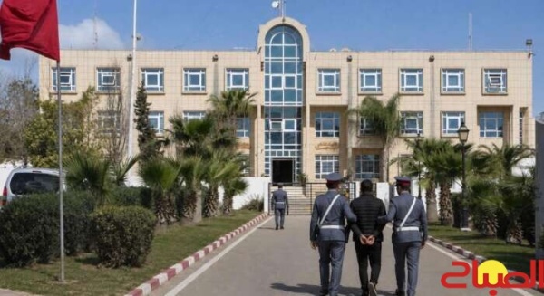الدرك يطيح بمسيري واتساب للهجرة إلى سبتة الدرك يطيح بمسيري واتساب للهجرة إلى سبتة