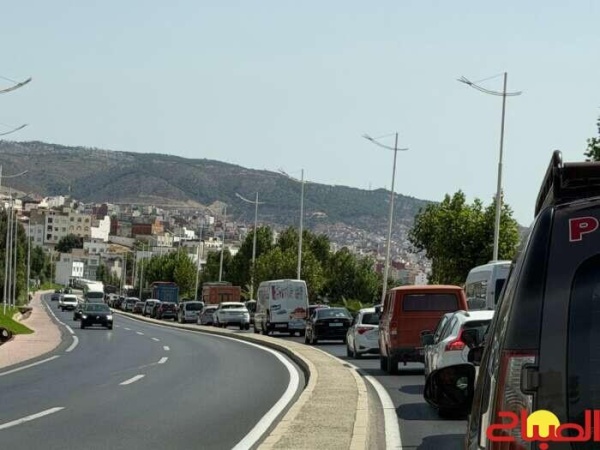 اكتظاظ بين تطوان وطنجة بسبب تشديد المراقبة اكتظاظ بين تطوان وطنجة بسبب تشديد المراقبة